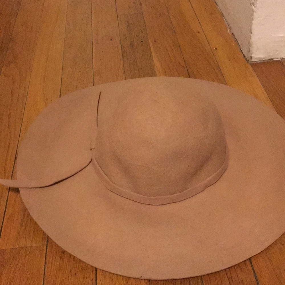 Fun floppy hat!!